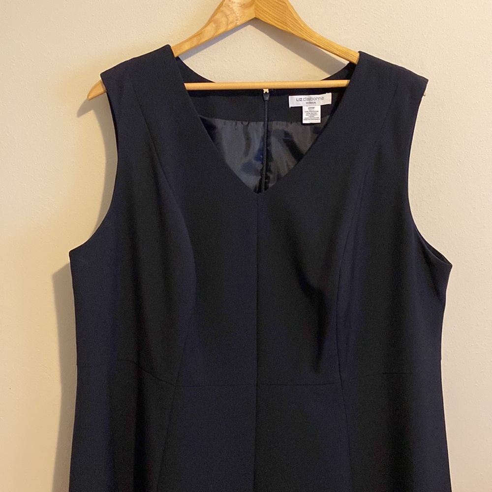 Excellent used condition. Liz Claiborne black fit- flare sleeveless v-ne…